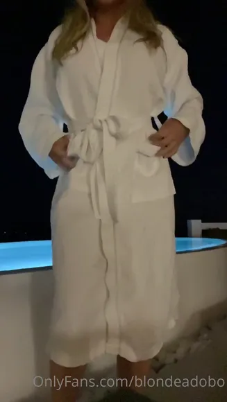 blondeadobo video thumbnail