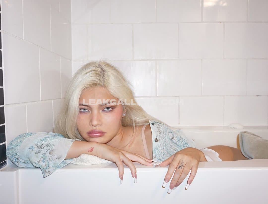 Diakimeko Exclusive Leaked Nude OnlyFans #2412258