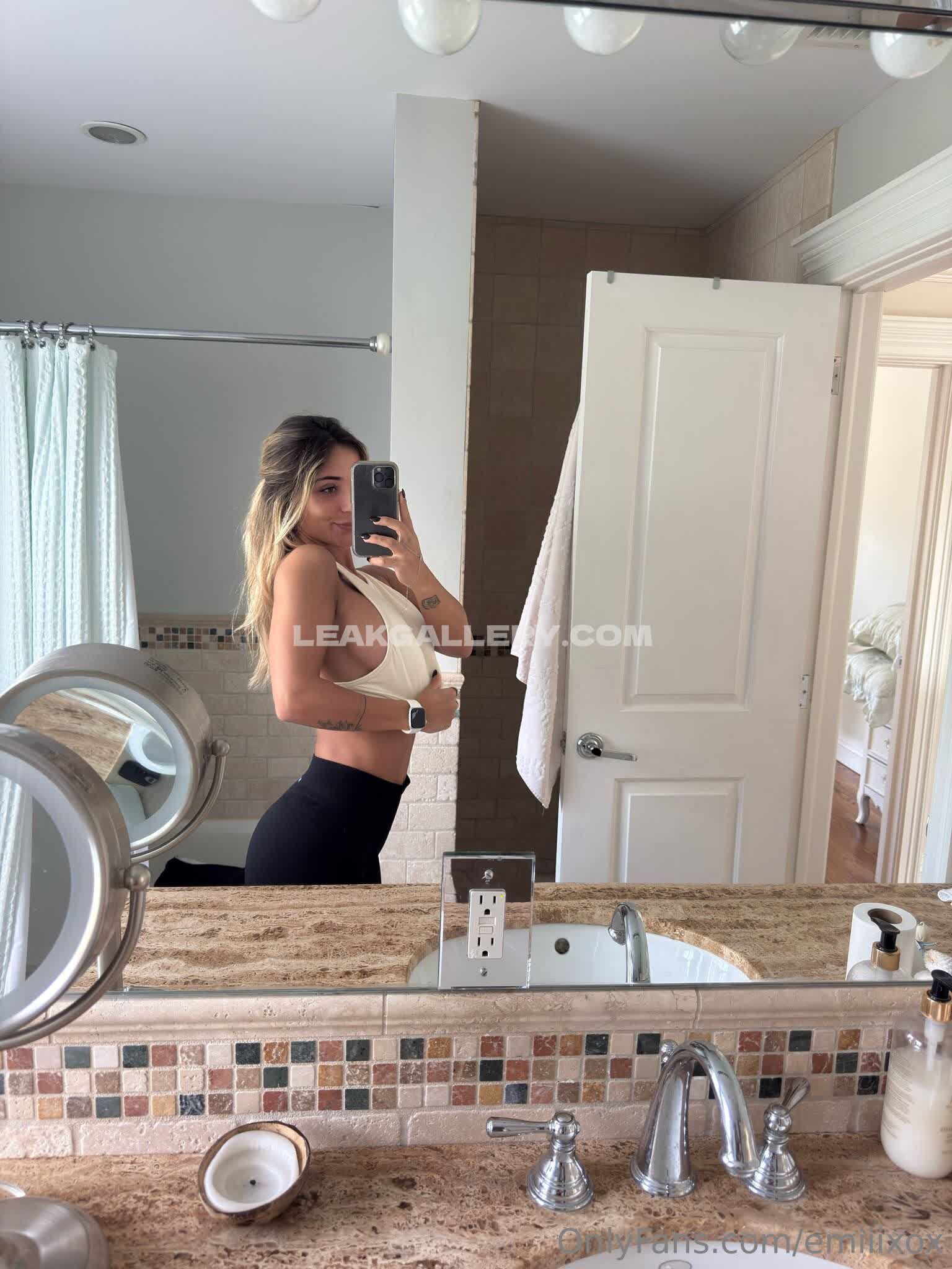 Emiiixox Exclusive Leaked Nude OnlyFans #2334022