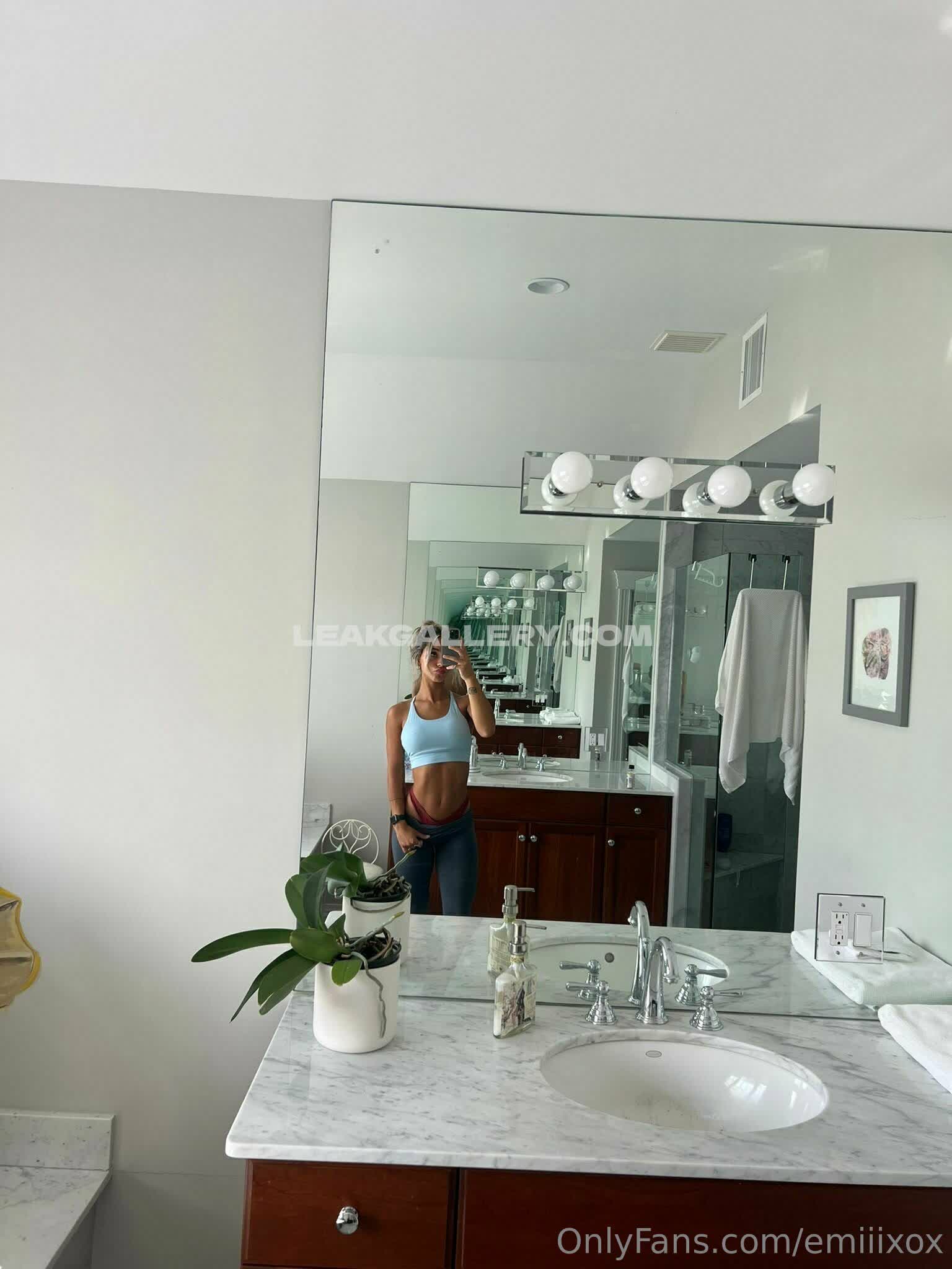 Emiiixox Exclusive Leaked Nude OnlyFans #2336567