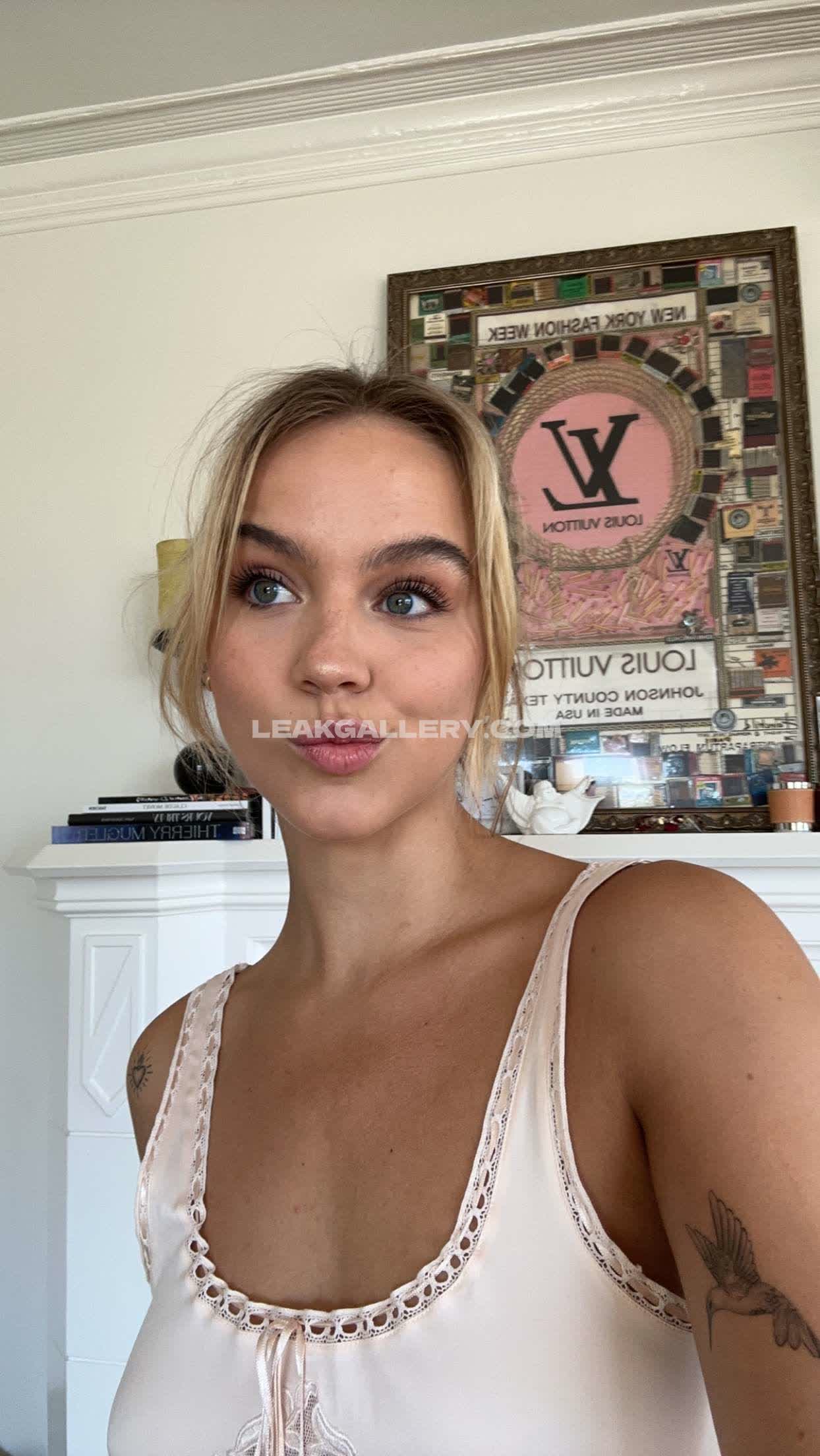 Emmabrookes / emmabrooks / emmibrooks Exclusive Leaked Nude OnlyFans #2455793