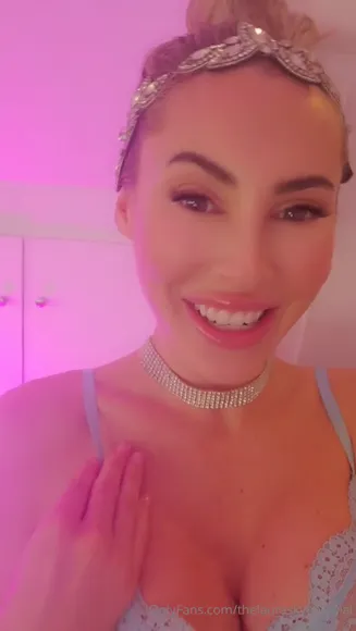 Collegehotwife / em_skye / laurainclusive / thelauraskyeofficial Exclusive Leaked Nude Onlyfans #1933576