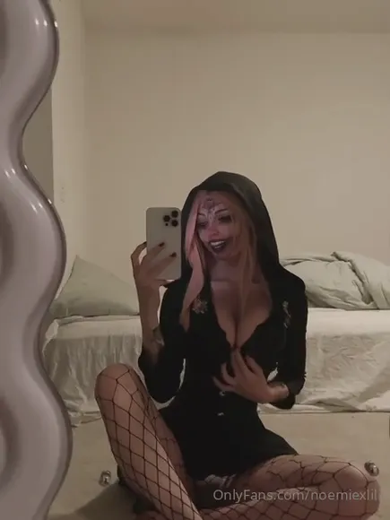 Noemiexlili / cinna.noe / cinnanoe / noemixlili Exclusive Leaked Nude Onlyfans #2137378