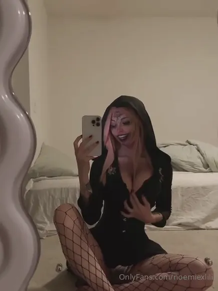 Noemiexlili / cinna.noe / cinnanoe / noemixlili Exclusive Leaked Nude Onlyfans #2140996