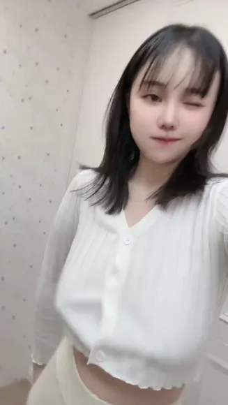 Janicee White Crop Top Tease OnlyFans Video Leaked