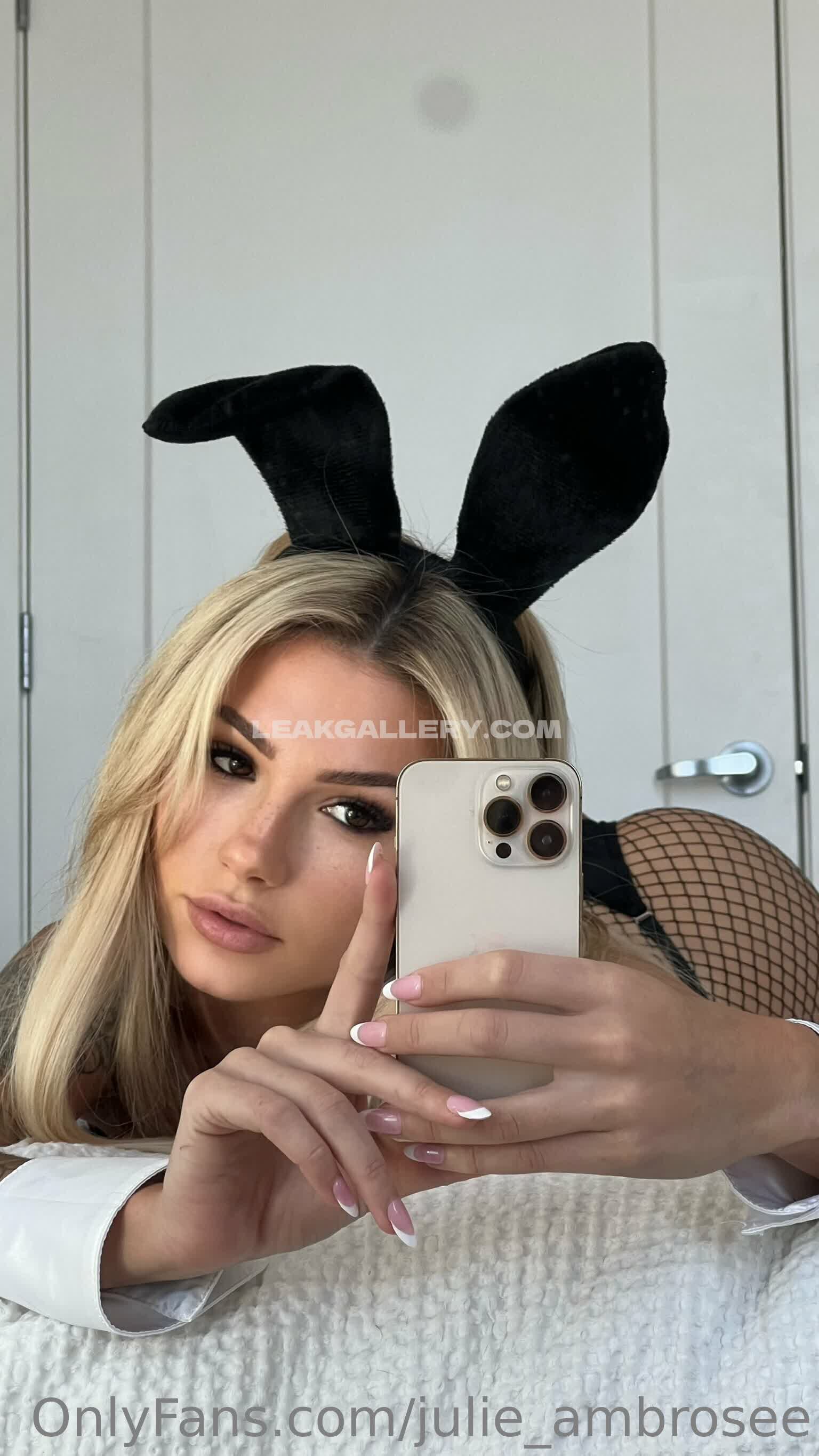 Julie_ambrosee Exclusive Leaked Nude OnlyFans #1017938