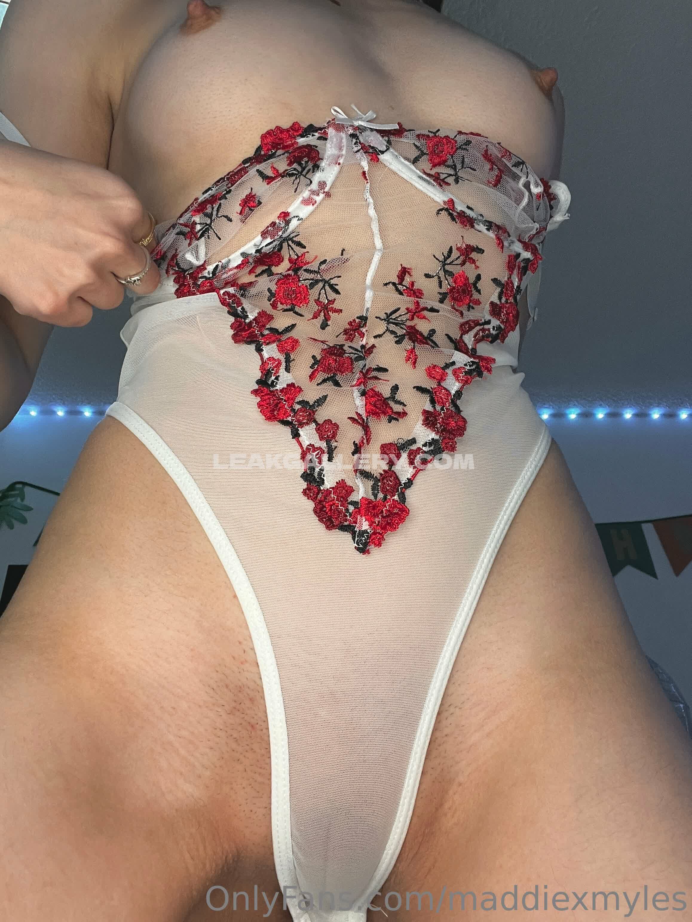 Maddiexmyles Exclusive Leaked Nude OnlyFans #1373532
