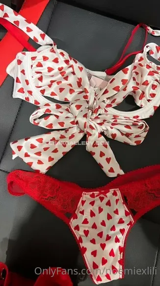 Noemiexlili / cinna.noe / cinnanoe / noemixlili Exclusive Leaked Nude Onlyfans #1179