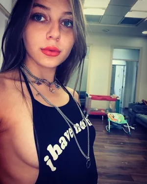 brutalbabygirl_