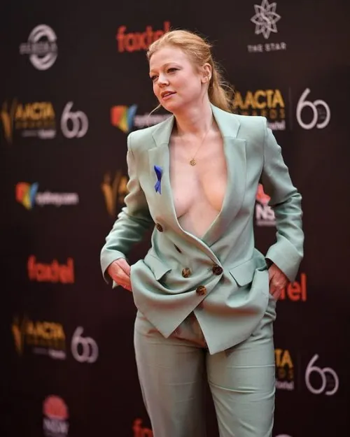 sarah_snook
