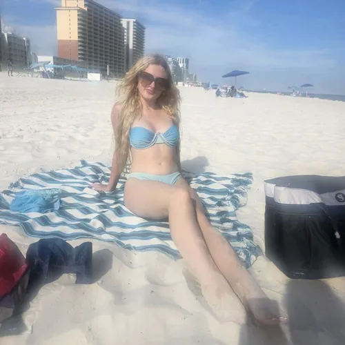 tinyteenbaddie