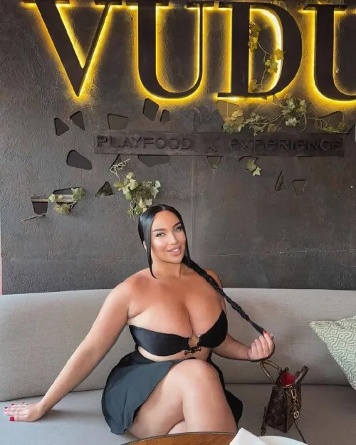 yasminecurvy