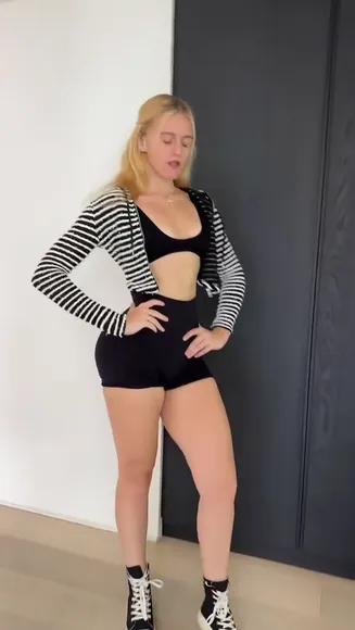 veradijkmansofficial video thumbnail