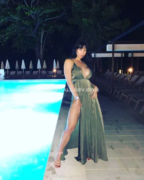 Obeymistressterra / terrahyde Exclusive Leaked Nude Onlyfans #1743267