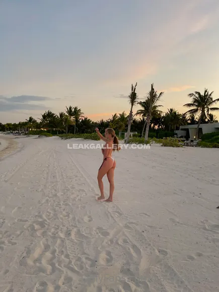 Carolinezalog Exclusive Leaked Nude Onlyfans #1869492