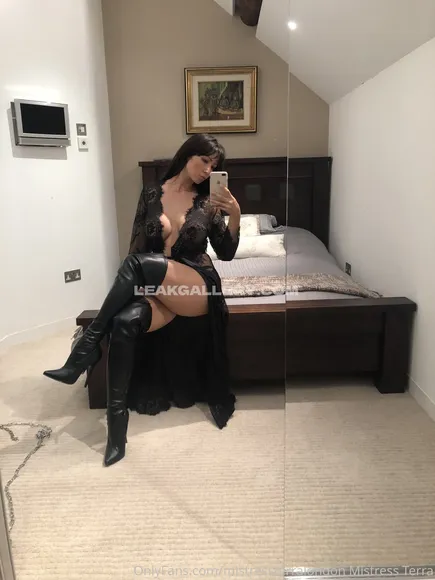 Obeymistressterra / terrahyde Exclusive Leaked Nude Onlyfans #1731281