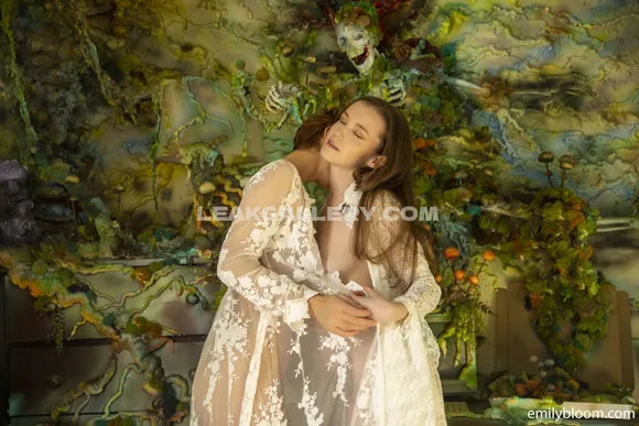 Theemilybloom Exclusive Leaked Nude Onlyfans #1990141