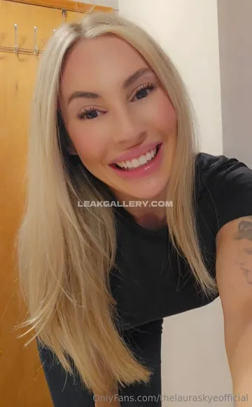 Collegehotwife / em_skye / laurainclusive / thelauraskyeofficial Exclusive Leaked Nude Onlyfans #1075081