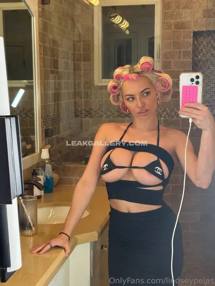 Lindseypelas Exclusive Leaked Nude Onlyfans #1800393