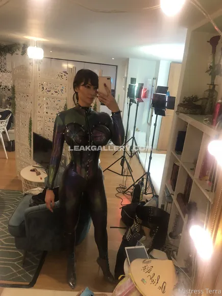 Obeymistressterra / terrahyde Exclusive Leaked Nude Onlyfans #1736936