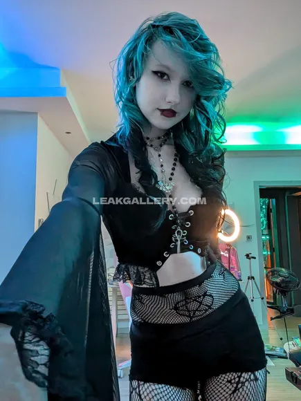 Littleemokitten Exclusive Leaked Nude Onlyfans #2184035