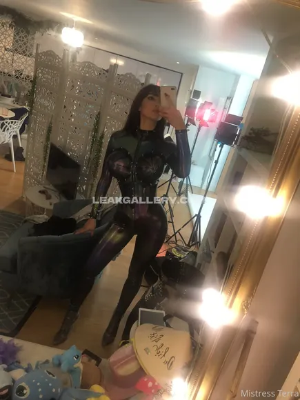 Obeymistressterra / terrahyde Exclusive Leaked Nude Onlyfans #1735401