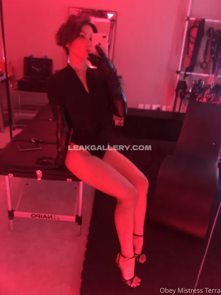 Obeymistressterra / terrahyde Exclusive Leaked Nude Onlyfans #1731863
