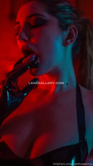 Skyebluewantsu Exclusive Leaked Nude Onlyfans #1802811
