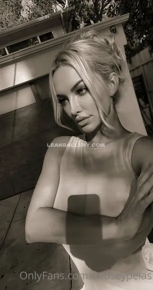Lindseypelas Exclusive Leaked Nude Onlyfans #1801993