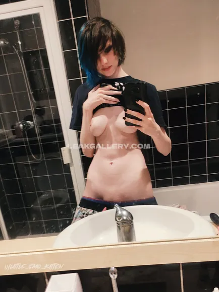 Littleemokitten Exclusive Leaked Nude Onlyfans #2182213