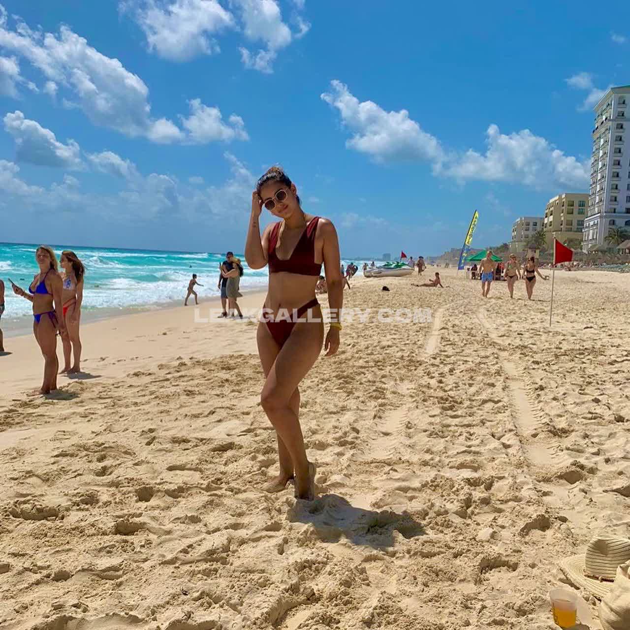 Aleeguzmanu Exclusive Leaked Nude OnlyFans #6865268