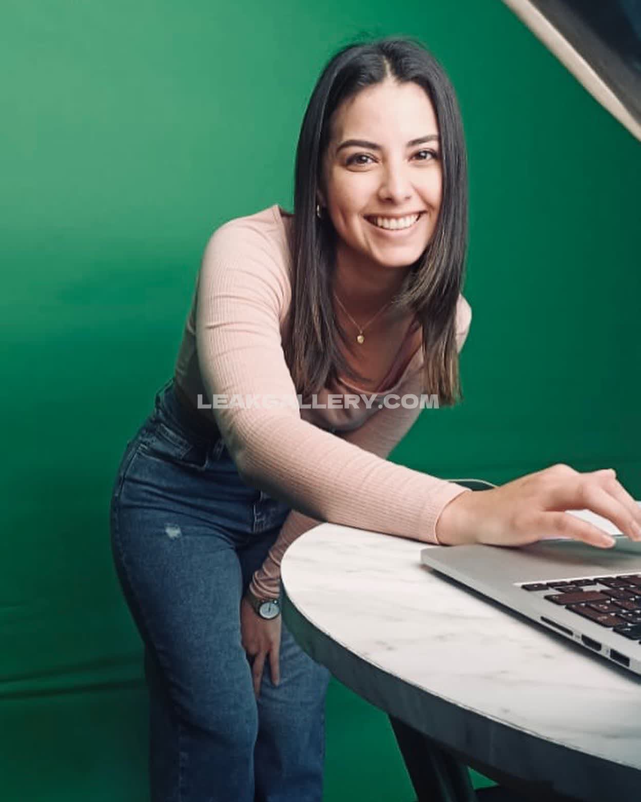 Aleeguzmanu Exclusive Leaked Nude OnlyFans #6866801