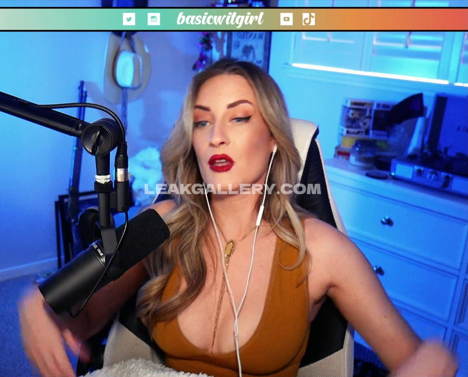 Basicwitgirl Exclusive Leaked Nude OnlyFans #7919341