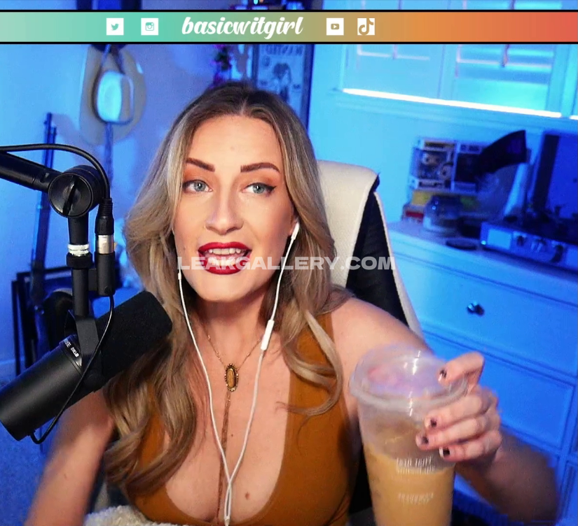 Basicwitgirl Exclusive Leaked Nude OnlyFans #7920324