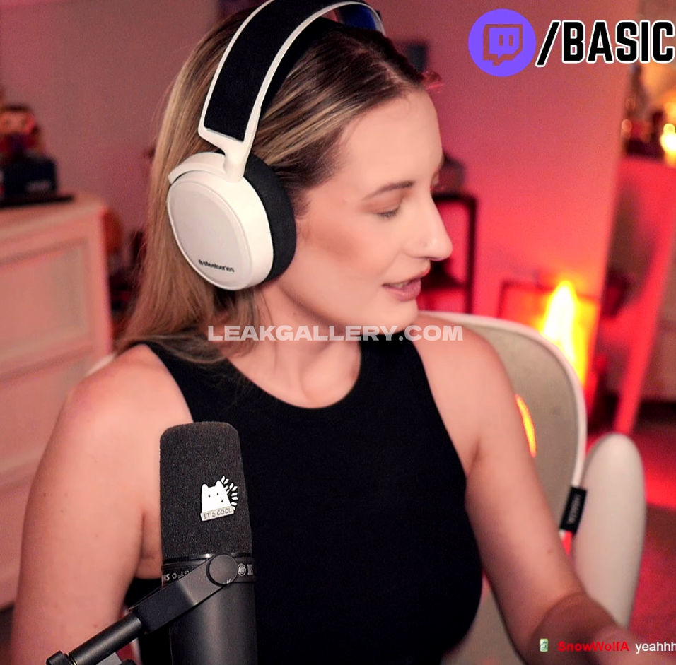 Basicwitgirl Exclusive Leaked Nude OnlyFans #7920700