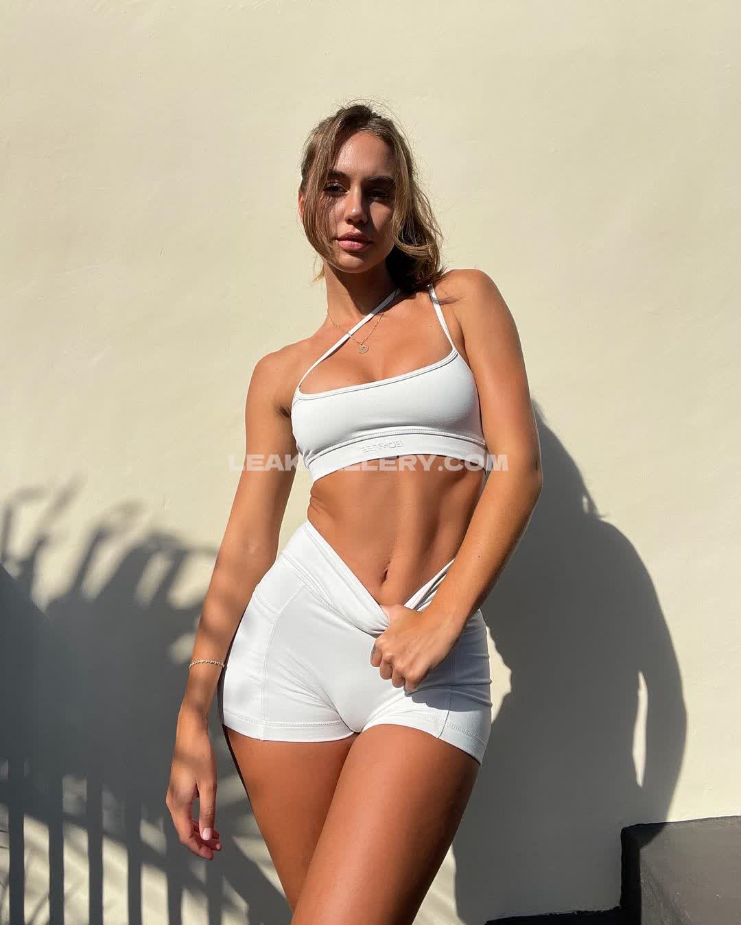 Britmanuela Exclusive Leaked Nude OnlyFans #4181027