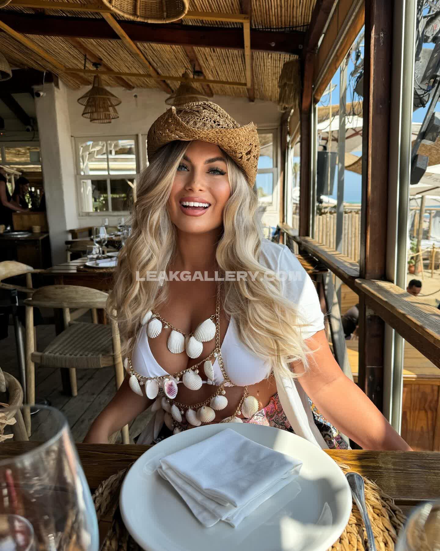 Carlamoreau_____ / carlamoreau_____________ Exclusive Leaked Nude OnlyFans #4699122