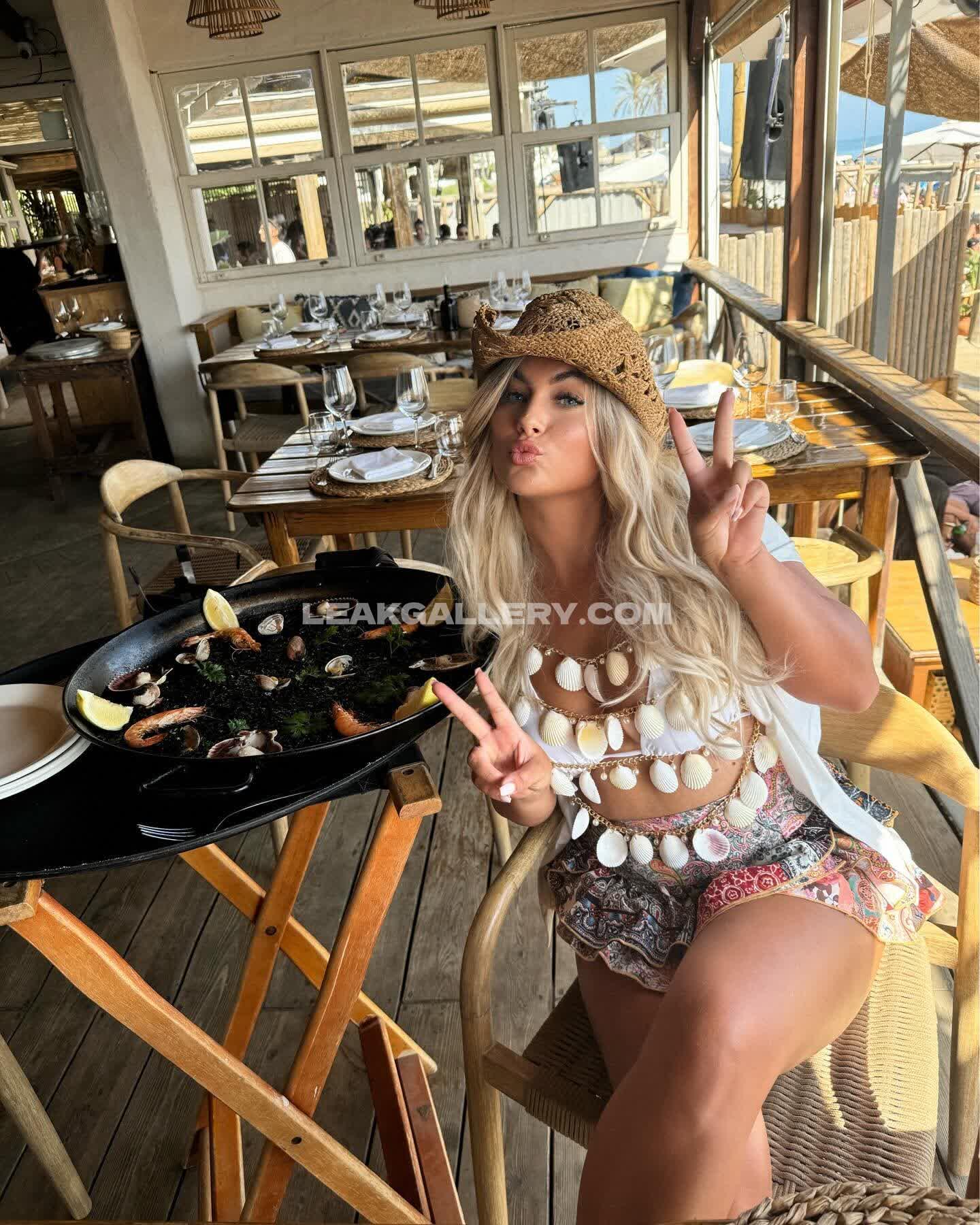 Carlamoreau_____ / carlamoreau_____________ Exclusive Leaked Nude OnlyFans #4699183