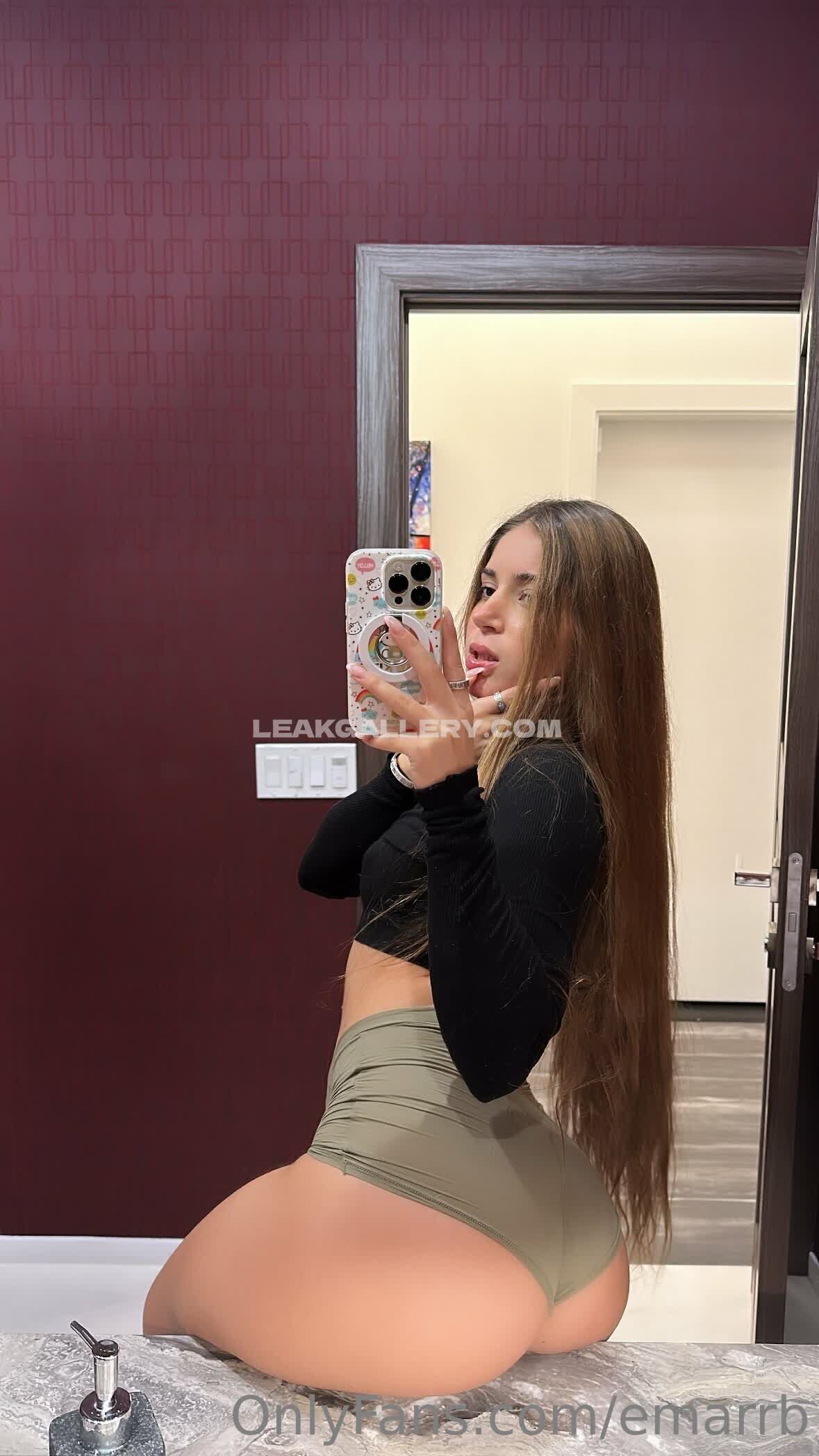 Emarrb / emaraa_b / emarb / emarrb44 / emarrbb Exclusieve gelekte naaktcontent van OnlyFans #3093700
