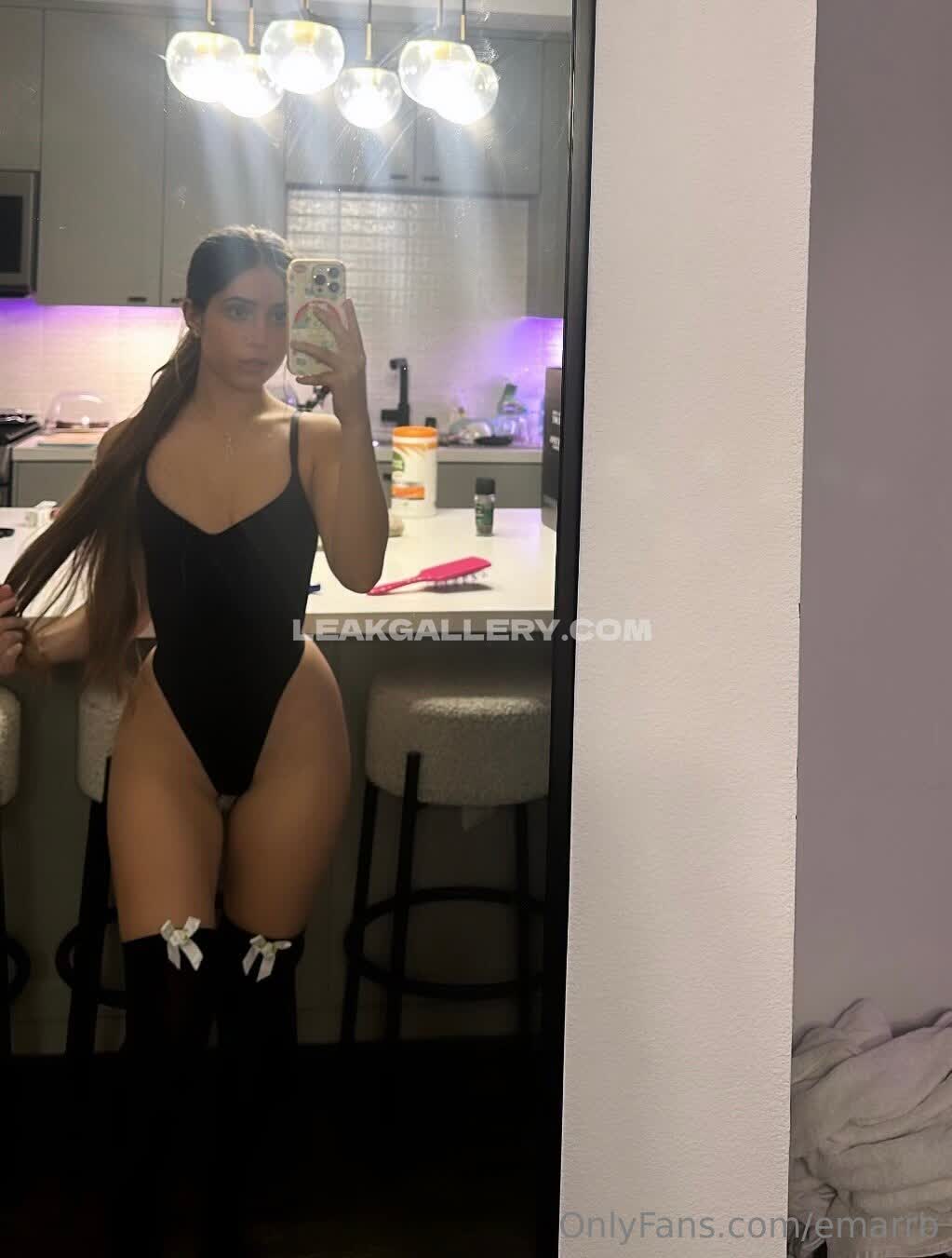 Emarrb / emaraa_b / emarb / emarrb44 / emarrbb Exclusieve gelekte naaktcontent van OnlyFans #7421895