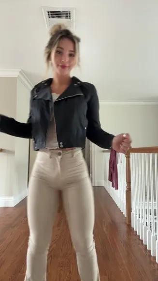 emiiixox video thumbnail