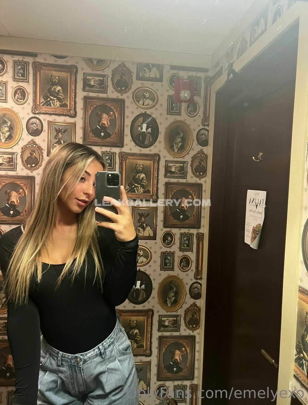 Emiiixox Exclusive Leaked Nude OnlyFans #4340151
