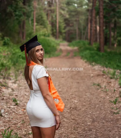 Haileyvanlith Grad Cap And Gown Tease OnlyFans Photo Leaked
