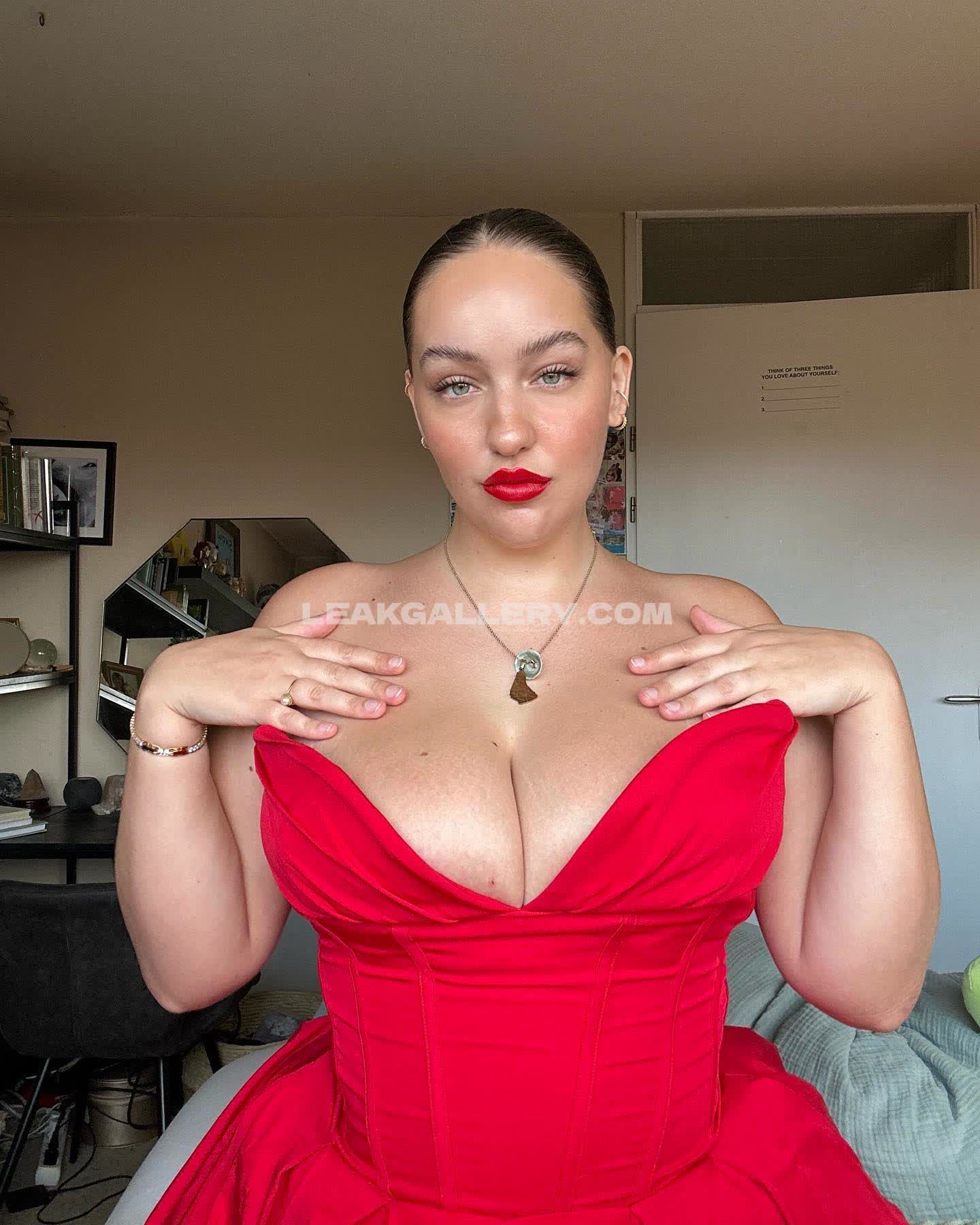 Joannvdherik Exclusive Leaked Nude OnlyFans #4114939