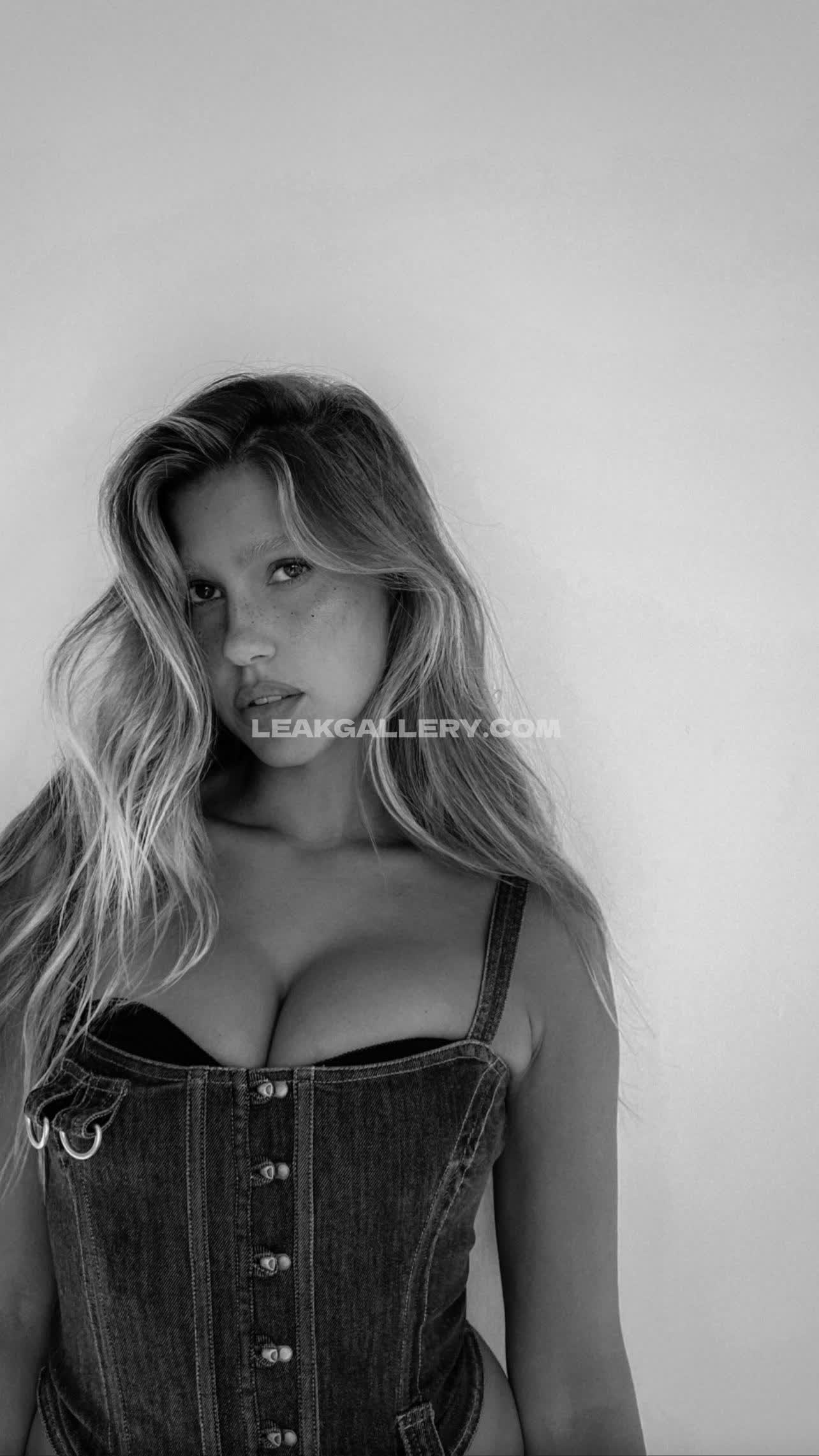 Karajewelll Exclusive Leaked Nude OnlyFans #3833666