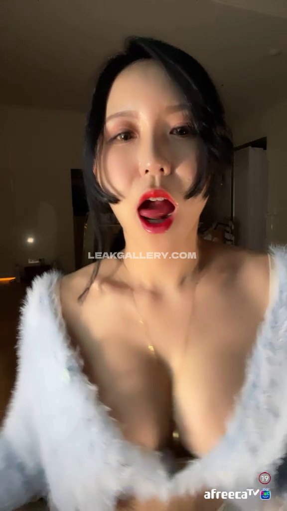 Kimjeewoo529 Exclusive Leaked Nude OnlyFans #7595657