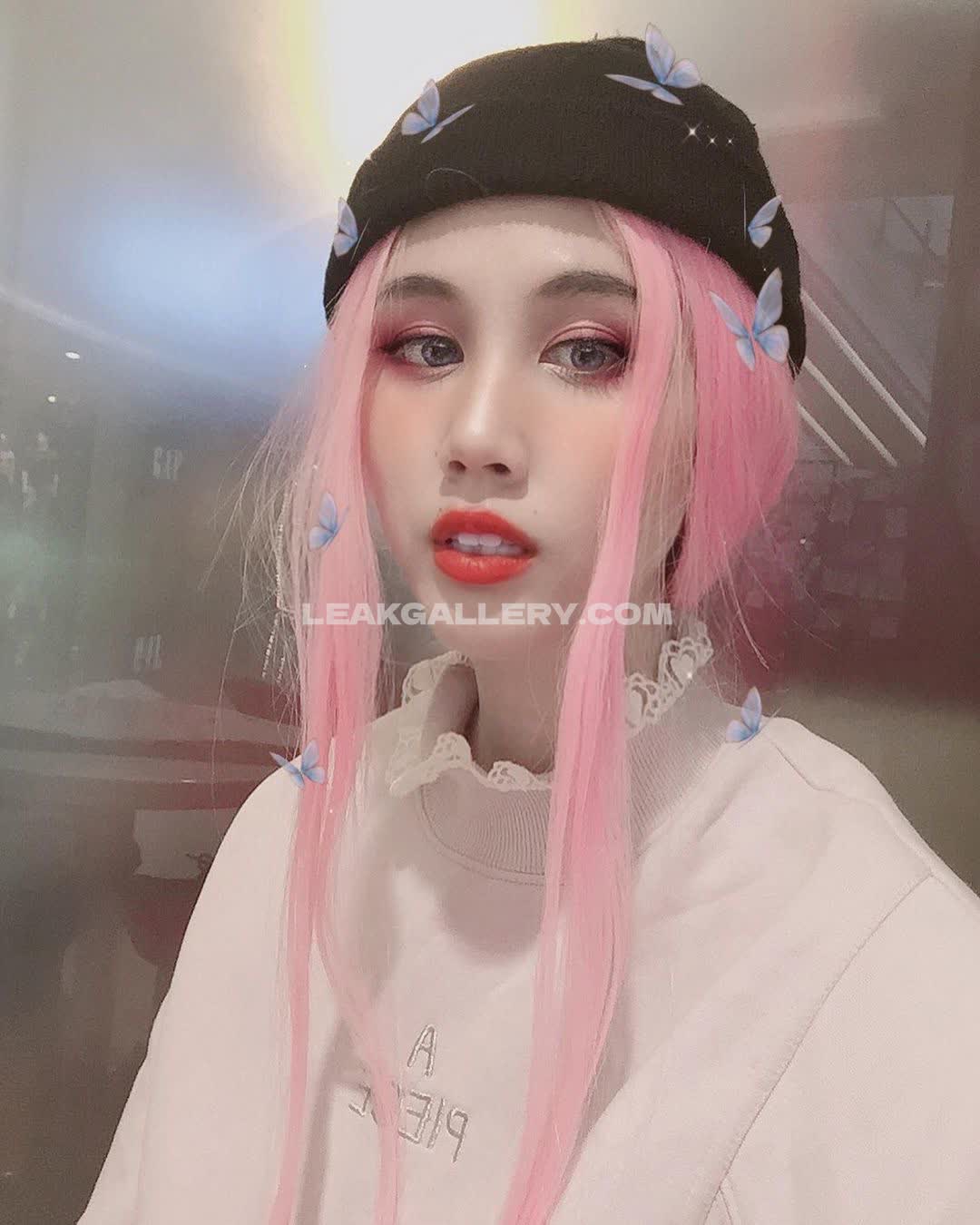Megugami_ Exclusieve gelekte naaktcontent van OnlyFans #7548480