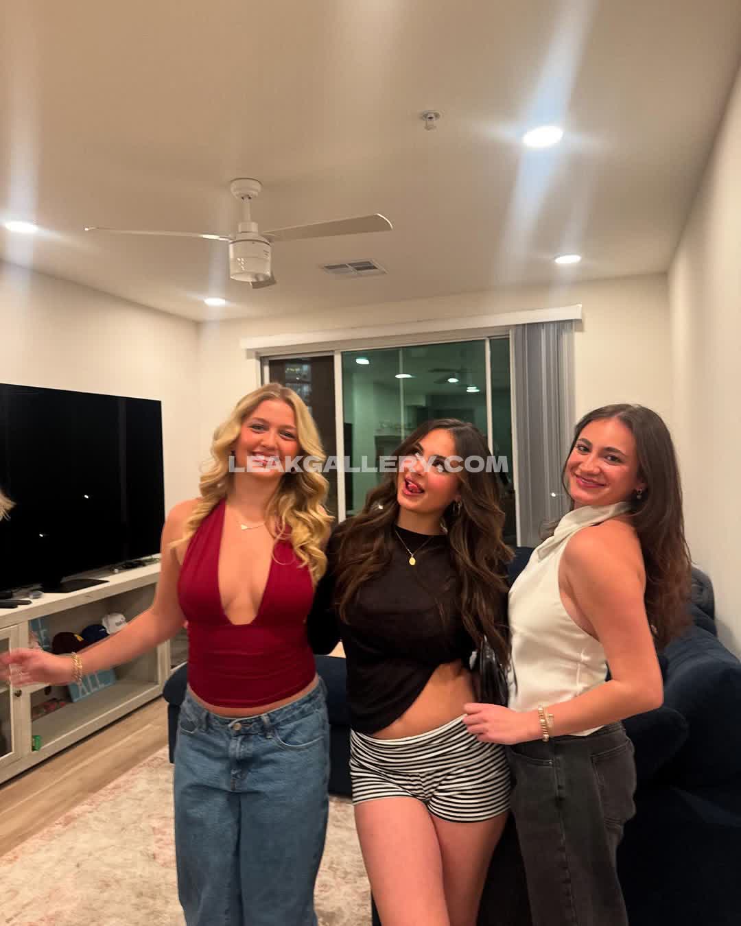 Myfavoritewants / sarabellaharriss / sexiisariii777 Exclusive Leaked Nude OnlyFans #3877408
