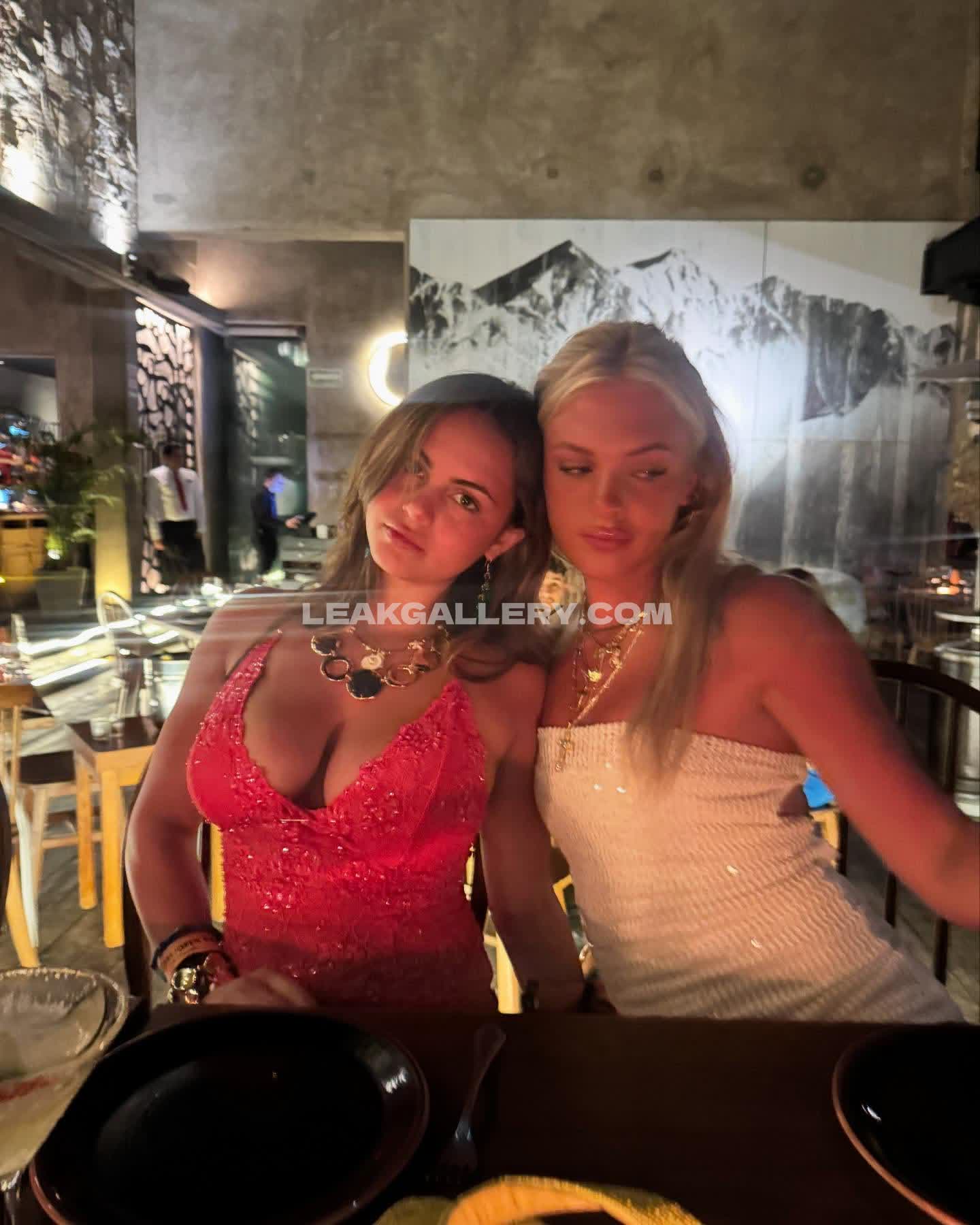 Myfavoritewants / sarabellaharriss / sexiisariii777 Exclusive Leaked Nude OnlyFans #3876311