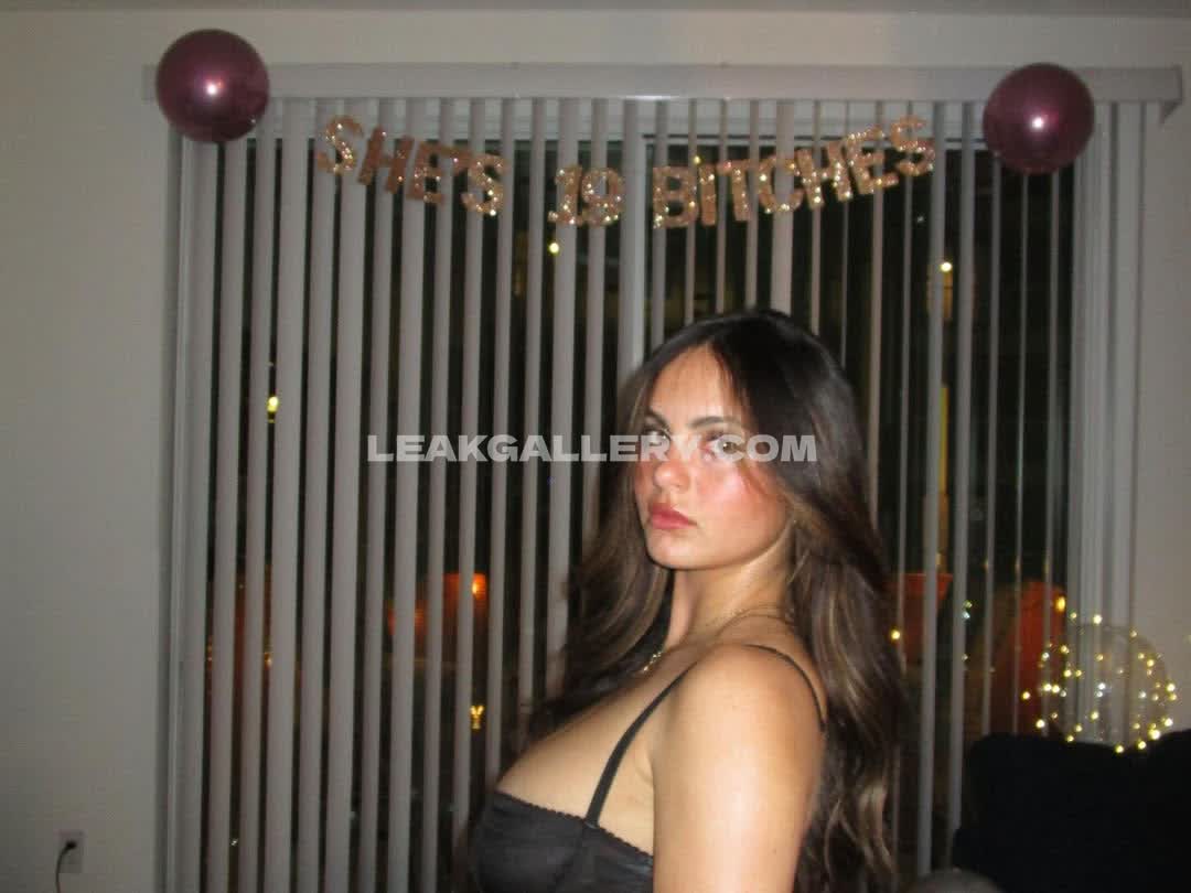 Myfavoritewants / sarabellaharriss / sexiisariii777 Exclusive Leaked Nude OnlyFans #3876017